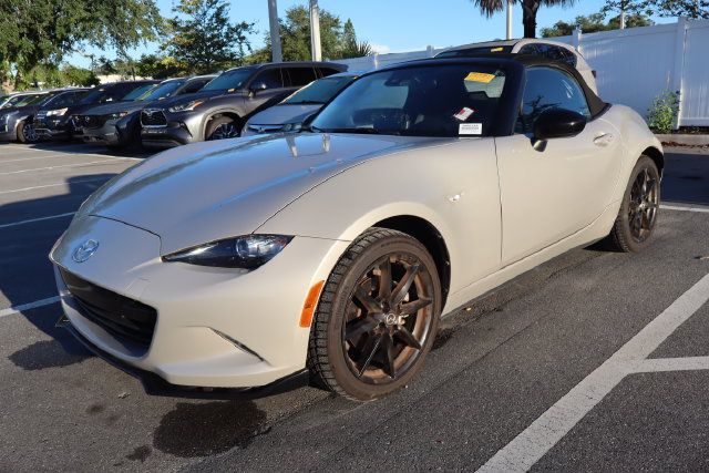 Used 2023 MAZDA MX-5 Miata Club RWD image 4