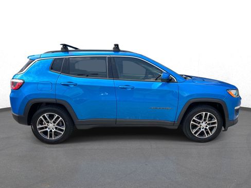 Used 2019 Jeep Compass Latitude w/ Popular Equipment Group FWD image 2