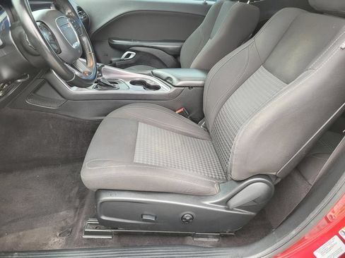 Used 2017 Dodge Challenger SXT w/ Driver Convenience Group RWD image 10