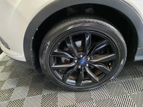 Used 2017 Ford Escape SE w/ SE Sport Appearance Package image 38