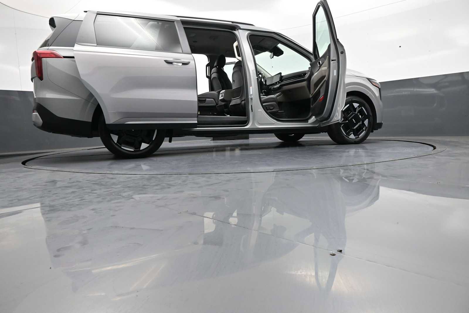 Used 2025 Kia Carnival EX FWD image 49