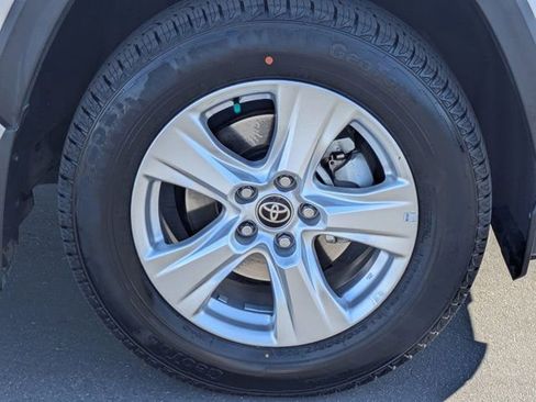 Used 2021 Toyota RAV4 XLE image 13