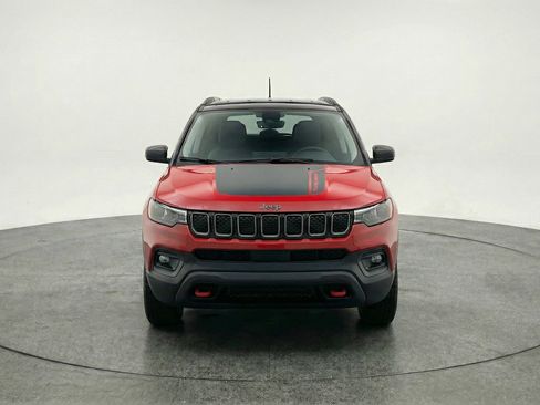Used 2025 Jeep Compass Trailhawk AWD/4WD image 2