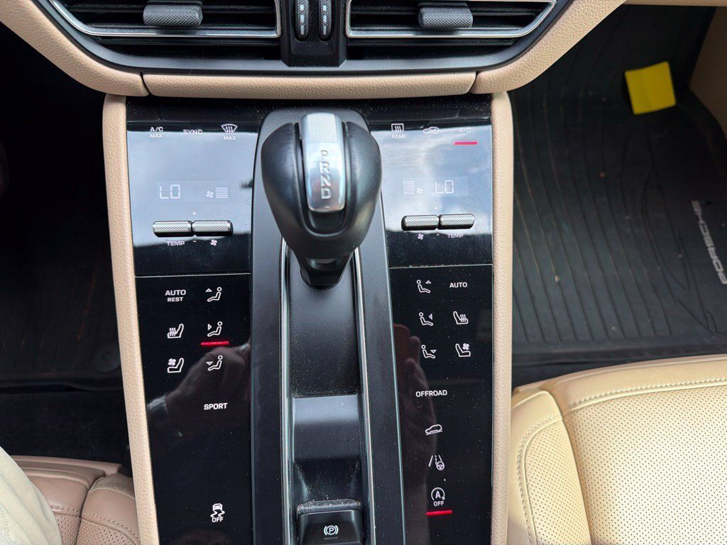 Used 2024 Porsche Macan AWD/4WD image 4