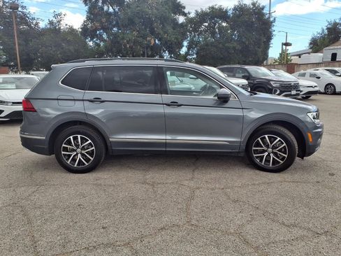 Used 2021 Volkswagen Tiguan SE w/ Panoramic Sunroof Package AWD/4WD image 3