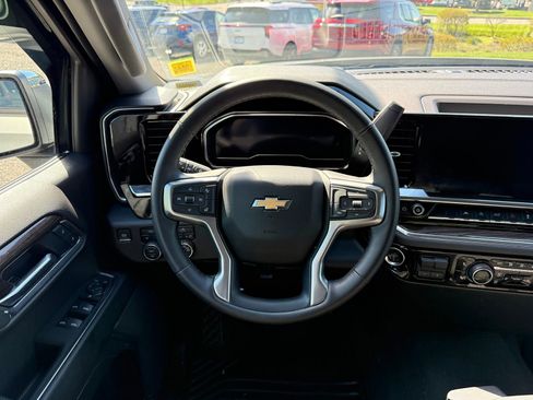 Certified 2025 Chevrolet Silverado 1500 LT AWD/4WD image 23