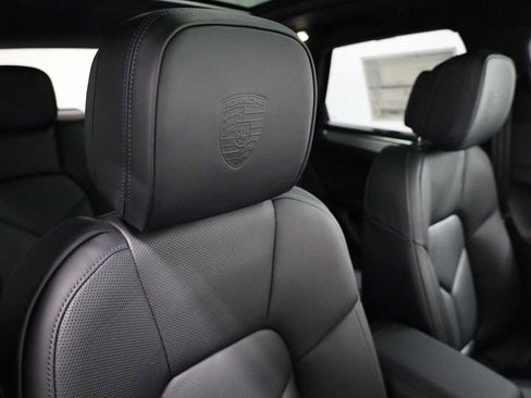 Certified 2026 Porsche Macan AWD/4WD image 22