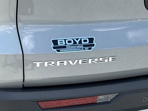 New 2025 Chevrolet Traverse LT FWD image 30