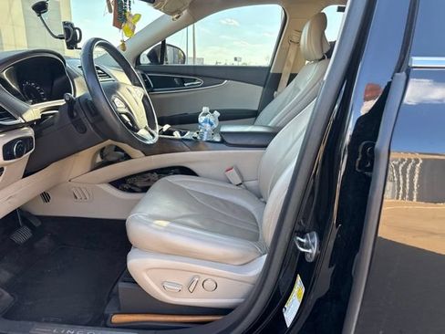 Used 2018 Lincoln MKX Reserve w/ Driver Assistance Package FWD image 10