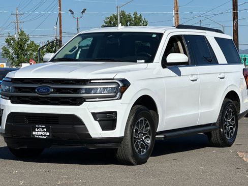 Used 2024 Ford Expedition XLT AWD/4WD image 9