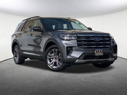 Certified 2025 Ford Explorer Active w/ Active Comfort Package image 3