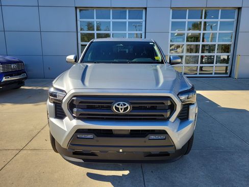 Certified 2025 Toyota Tacoma SR5 image 9