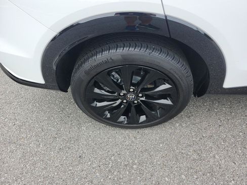 Certified 2025 Buick Envista Sport Touring w/ Convenience I Package FWD image 5