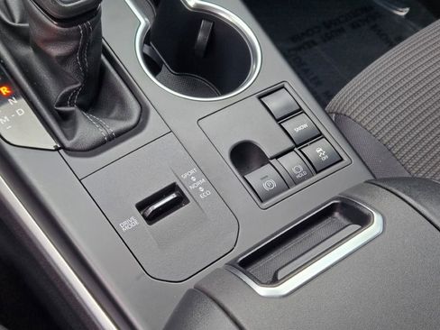 Used 2024 Toyota Highlander LE image 29