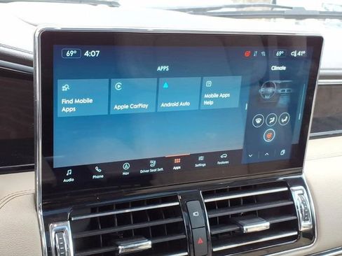 Used 2022 Lincoln Navigator Reserve image 18