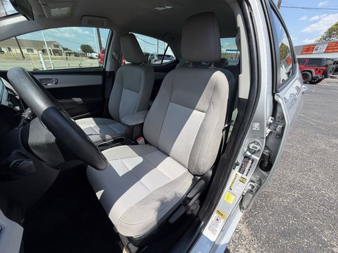 Used 2015 Toyota Corolla LE FWD image 10