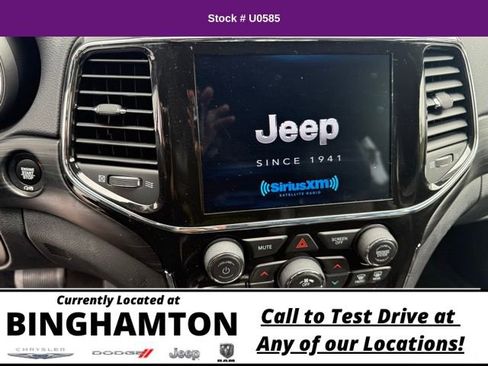 Used 2022 Jeep Grand Cherokee Laredo X image 17