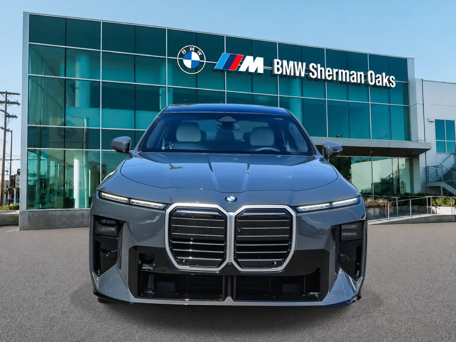 New 2027 BMW 740i w/ Executive Package RWD image 2