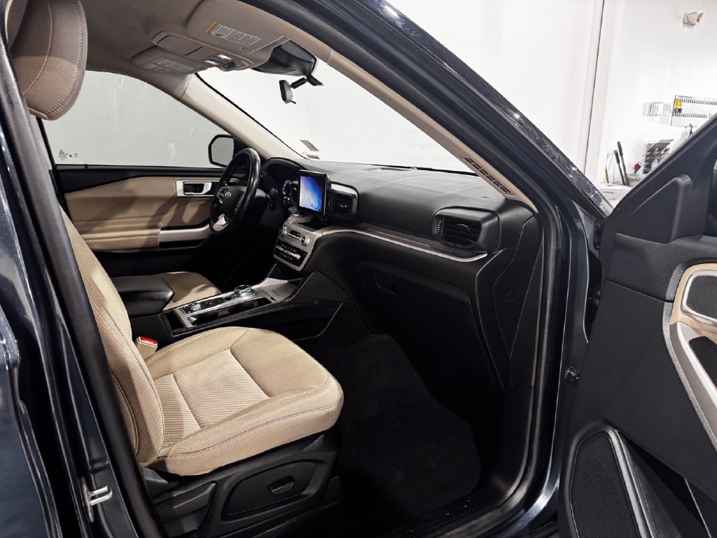 Used 2023 Ford Explorer XLT AWD/4WD image 25