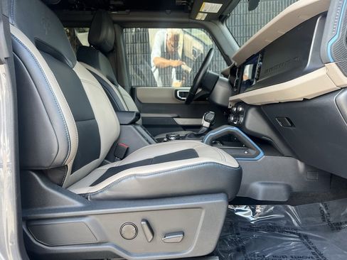 Used 2023 Ford Bronco Wildtrak image 30