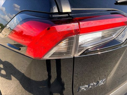 Used 2021 Toyota RAV4 LE image 29