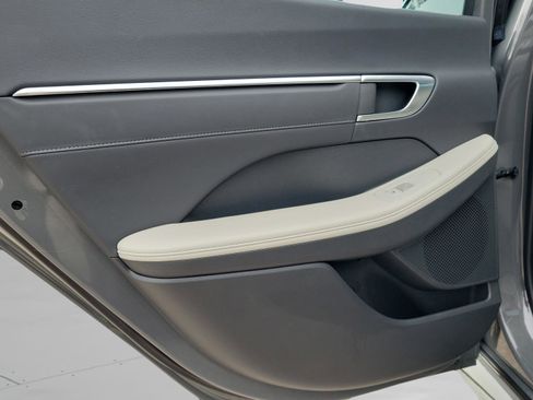 Used 2023 Hyundai Sonata Limited w/ Preferred Accessory Package image 9