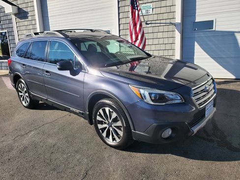Used 2015 Subaru Outback 3.6R Limited image 2