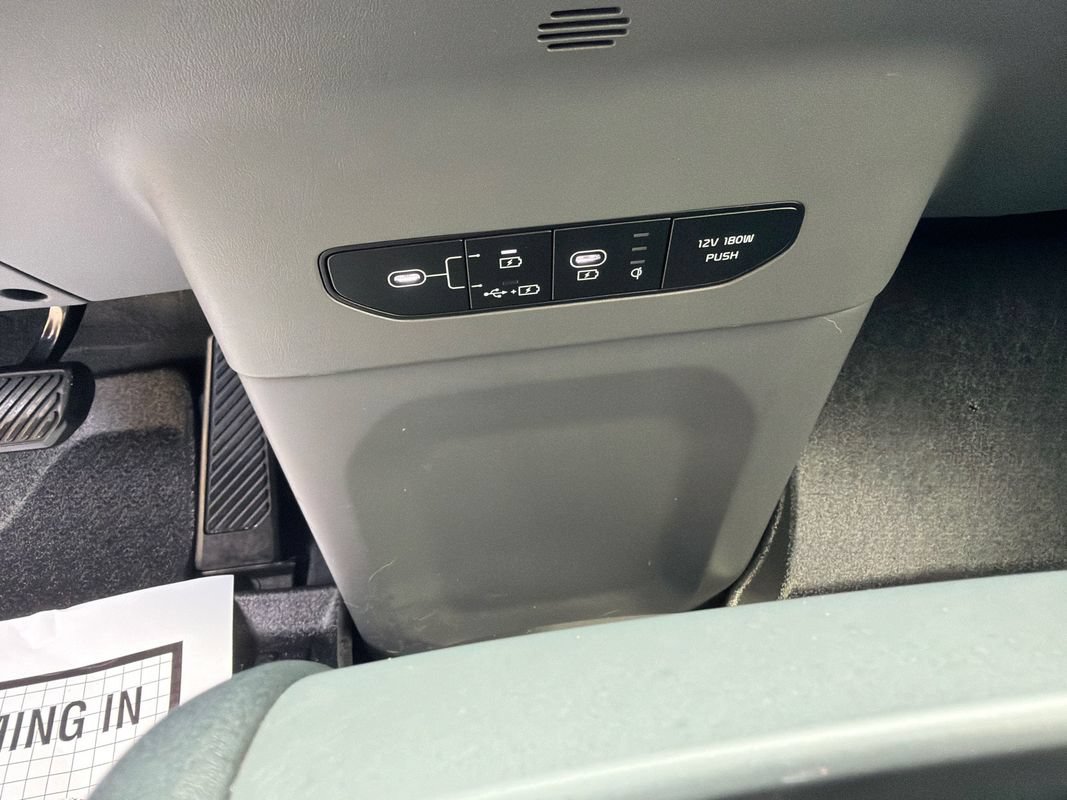 Used 2024 Kia EV9 Light Long Range RWD image 12
