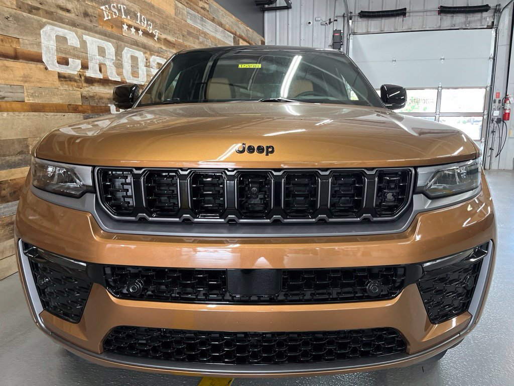 New 2027 Jeep Grand Cherokee Summit w/ Adv Protech Group IV AWD/4WD image 64