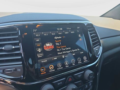 Used 2020 Jeep Grand Cherokee Altitude AWD/4WD image 28