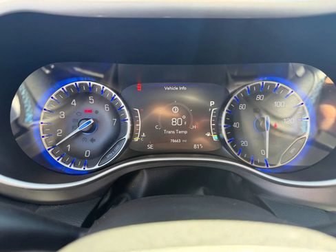 Used 2021 Chrysler Pacifica Touring-L w/ Premium & Safety Sphere Group FWD image 19