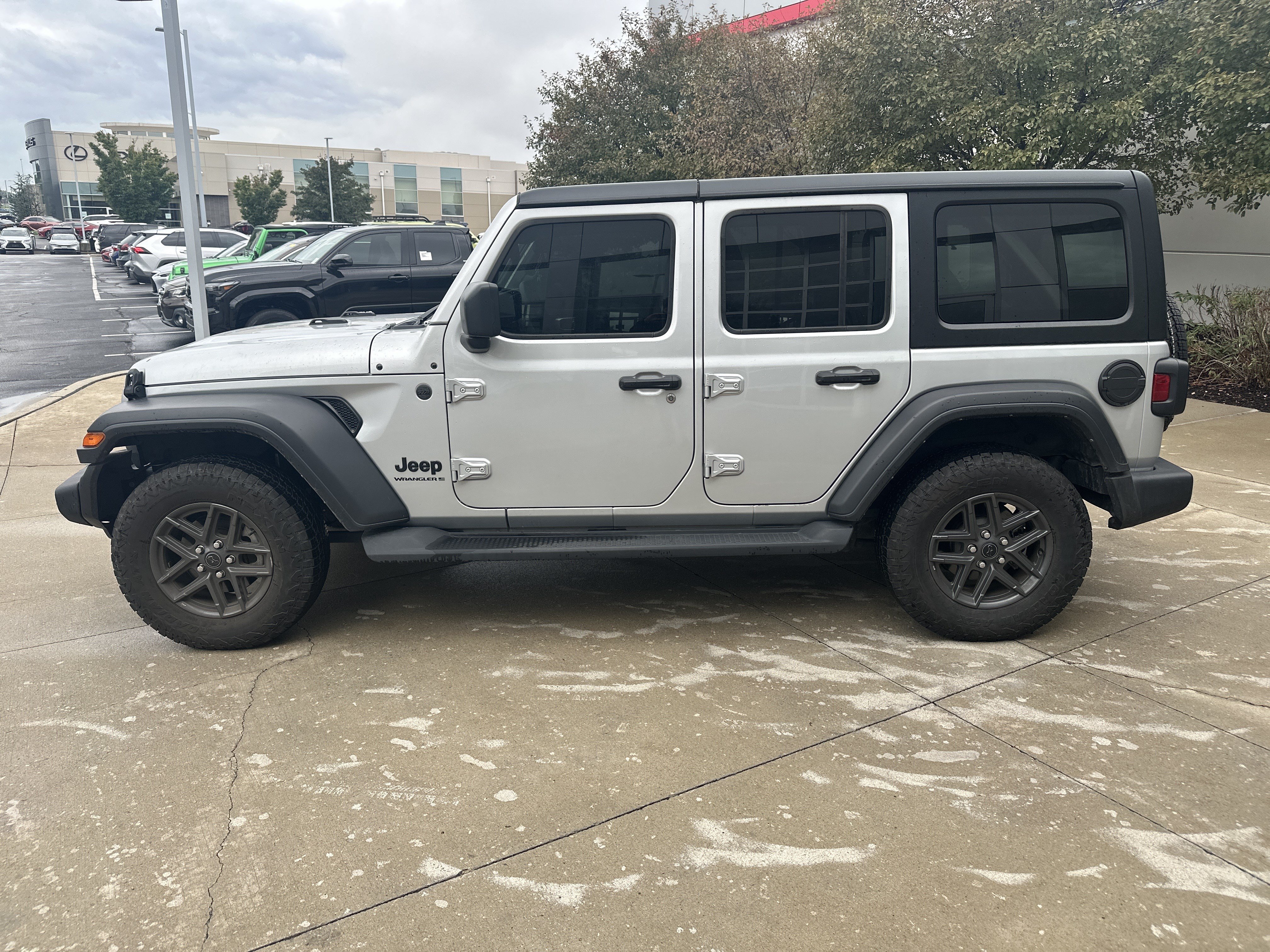 Used 2024 Jeep Wrangler Unlimited Sport AWD/4WD image 14