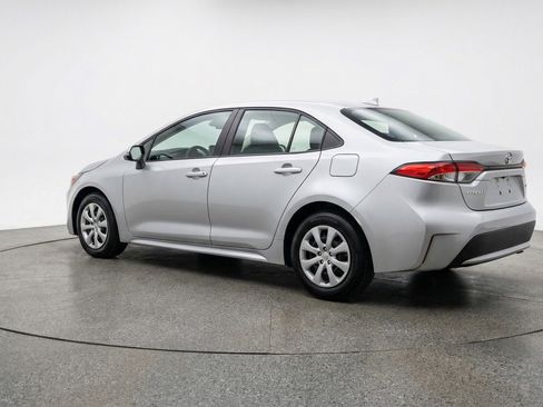 Used 2025 Toyota Corolla LE image 6