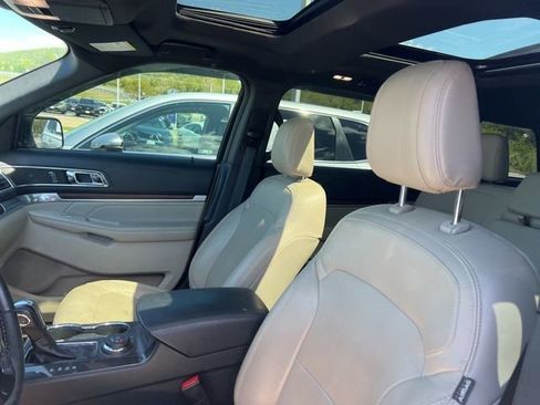 Used 2018 Ford Explorer Limited w/ Equipment Group 301A image 9
