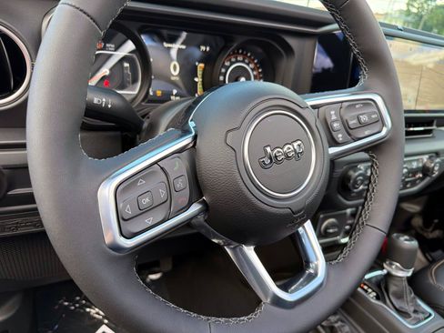New 2026 Jeep Wrangler Unlimited Sahara AWD/4WD image 10