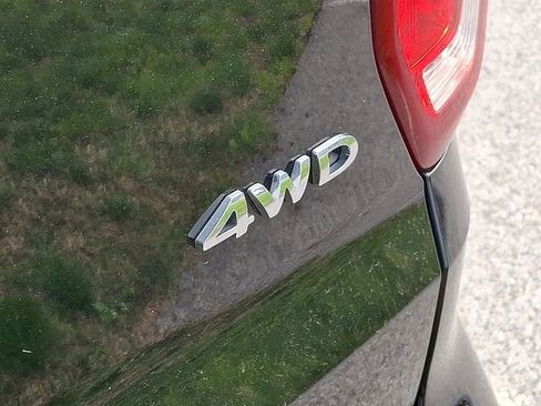 Used 2016 Ford Explorer XLT w/ Equipment Group 202A AWD/4WD image 4