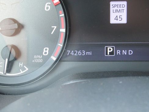 Used 2022 Nissan Titan PRO-4X w/ Pro-4x Convenience Package AWD/4WD image 31