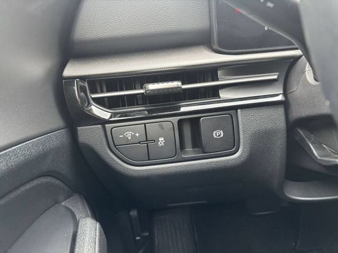 Used 2026 Kia Sportage LX FWD image 33