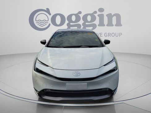 Used 2025 Toyota Prius Limited w/ Limited Premium Package FWD image 9