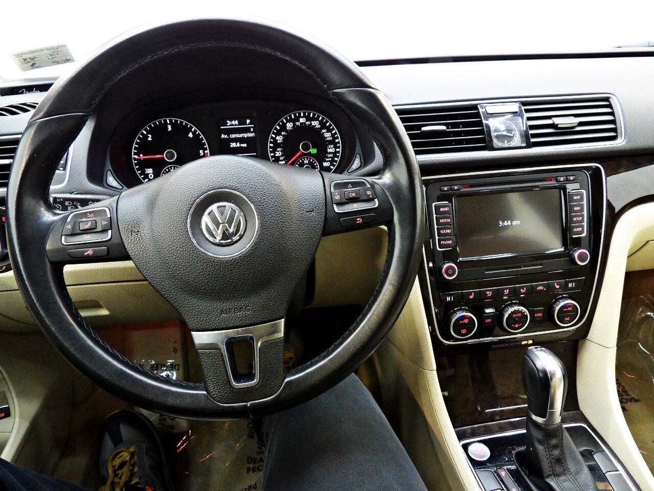 Used 2014 Volkswagen Passat TDI SEL Premium FWD image 17