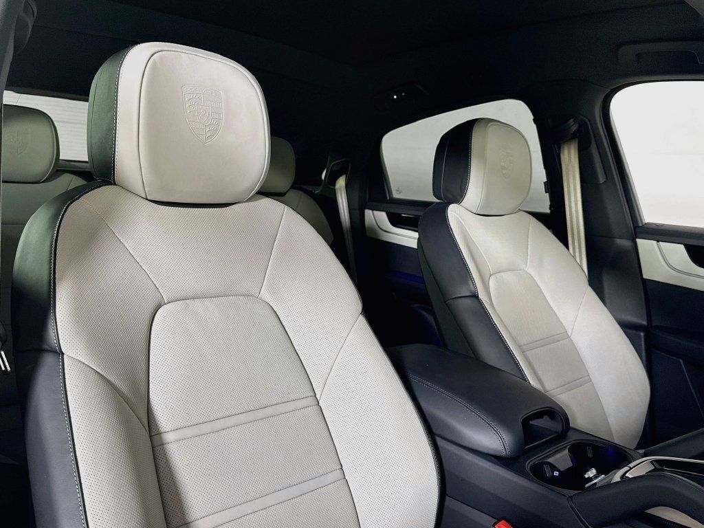 Certified 2026 Porsche Cayenne S AWD/4WD image 18