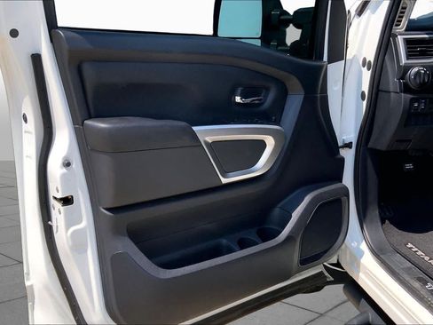 Used 2021 Nissan Titan SV w/ SV Convenience Package AWD/4WD image 22