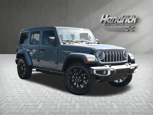 Used 2025 Jeep Wrangler Unlimited Sahara w/ Safety Group AWD/4WD image 2