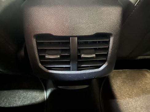 Used 2019 Ford Fusion SE FWD image 22