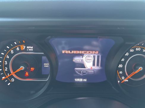 Used 2024 Jeep Gladiator Rubicon w/ Technology Group image 13