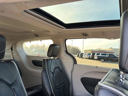 Used 2022 Chrysler Pacifica Limited image 73