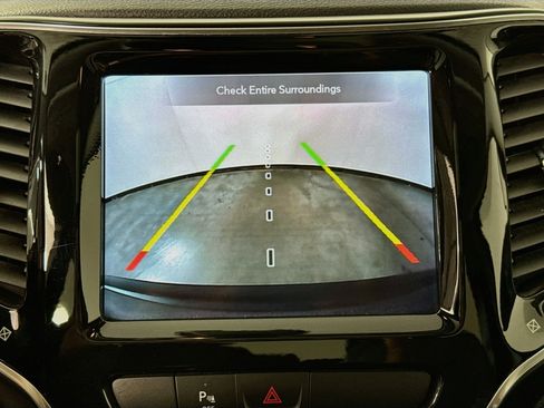 Used 2020 Jeep Cherokee Limited AWD/4WD image 14