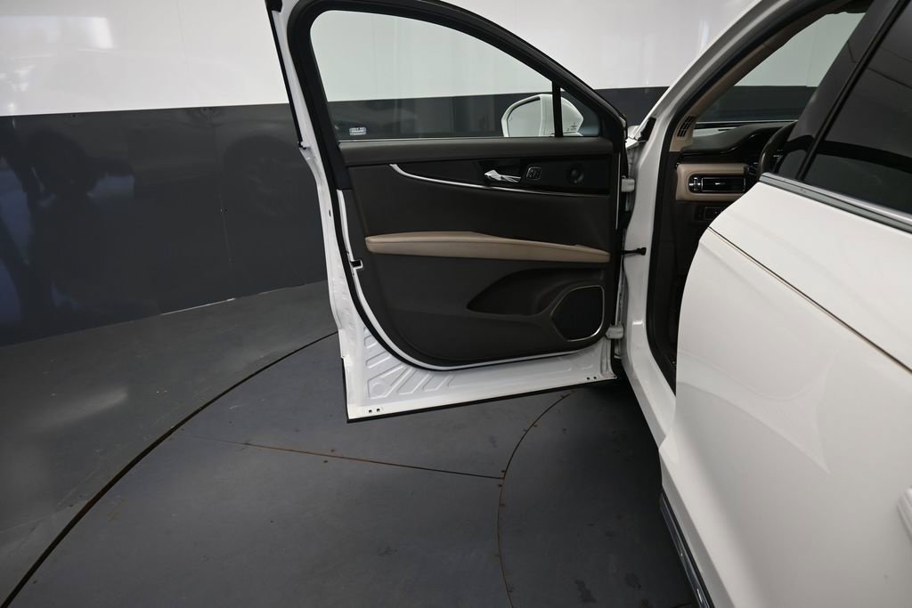 Used 2021 Lincoln Nautilus Reserve AWD/4WD image 25