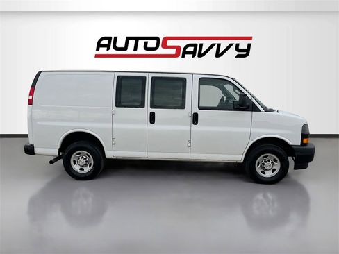 Used 2024 Chevrolet Express 2500 w/ Driver Convenience Package image 8