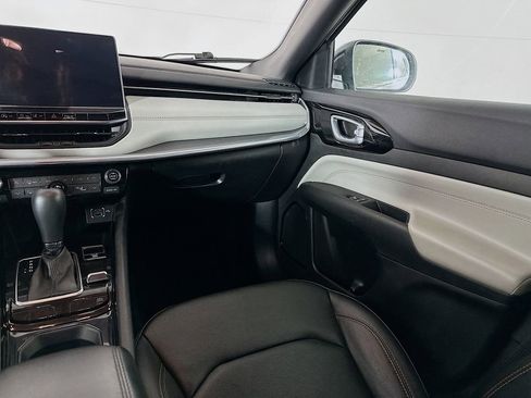 Certified 2024 Jeep Compass Limited image 33